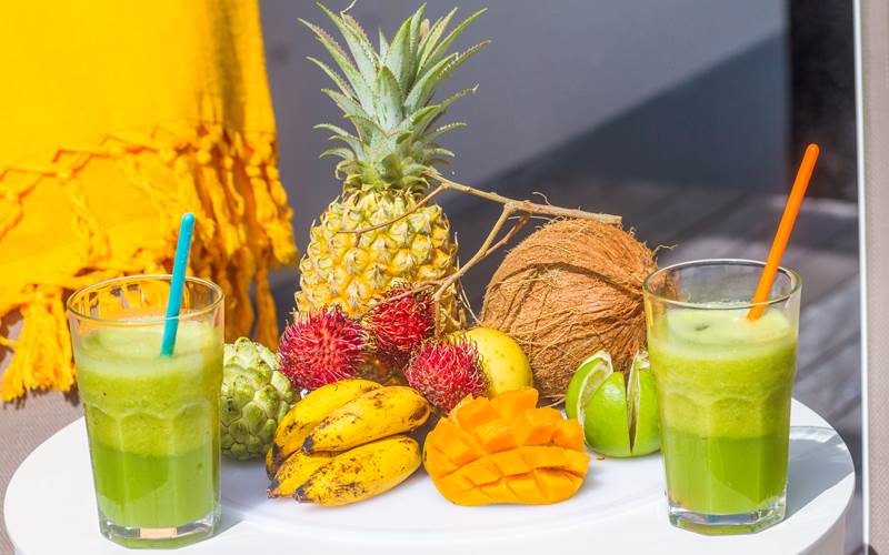 Iguane House villas & Micro Spa Villa Corail apéro time sur la terrasse