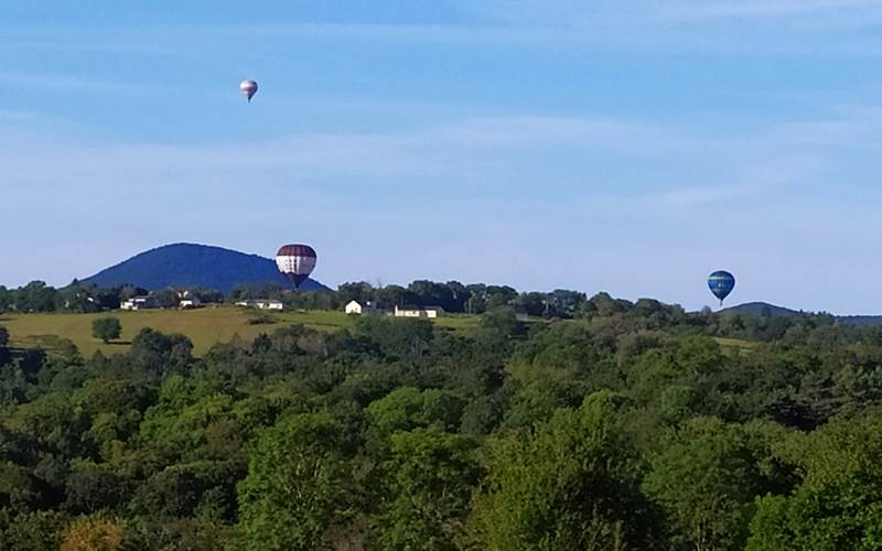 Montgolfières  vues de la villa et l'appartement