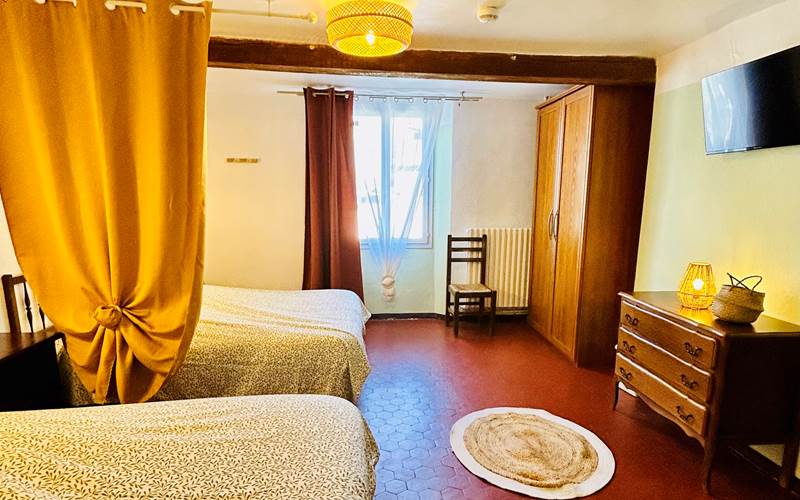 chambre quadruple située au 2e étage Hotel La Forge Castellane