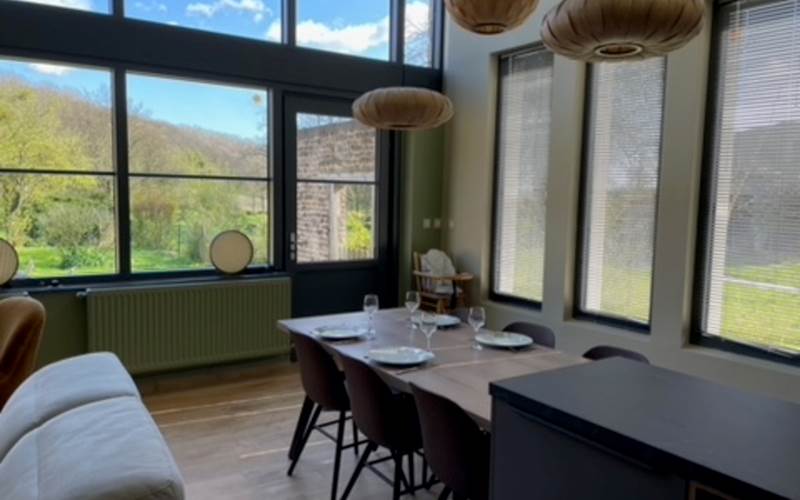 dans un cadre verdoyant