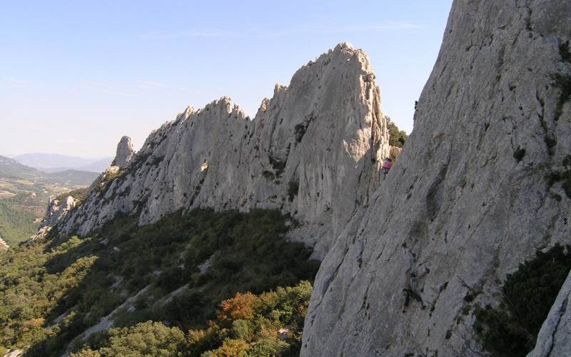 e04af1e5-61a1-40b1-8fda-ba85b9c688a2-photo-around