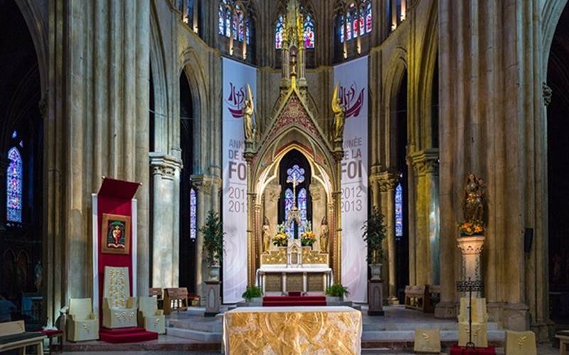 cathedrale-Bayonne---Choeur-2-photo-around