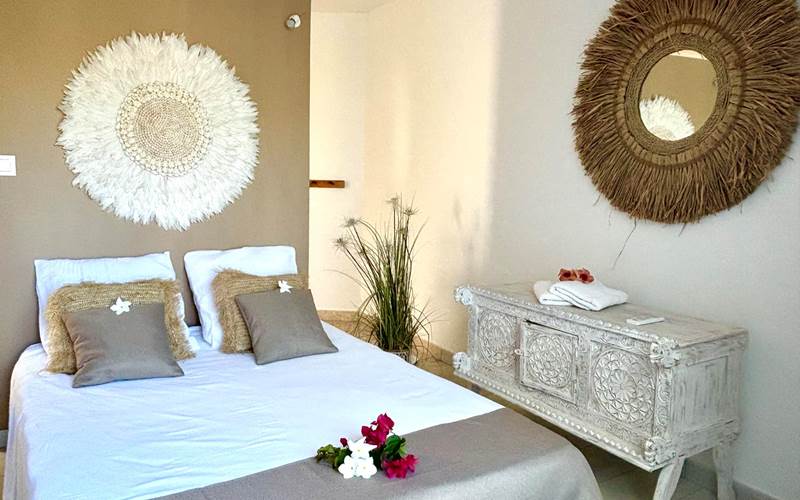 Les TI Pêcheurs villa grise - chambre au RDC