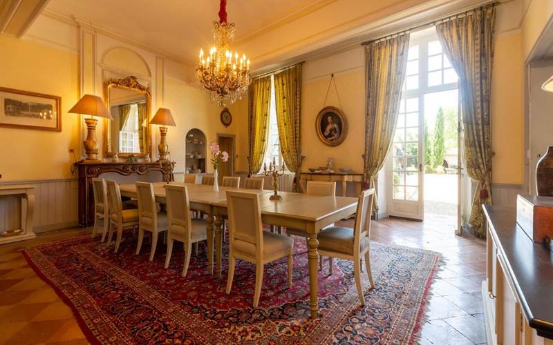 CHÂTEAU D'ISSUS - Table à Manger