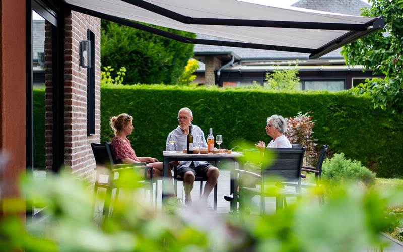 La Siroperie gîte 4 places une rencontre en terrasse