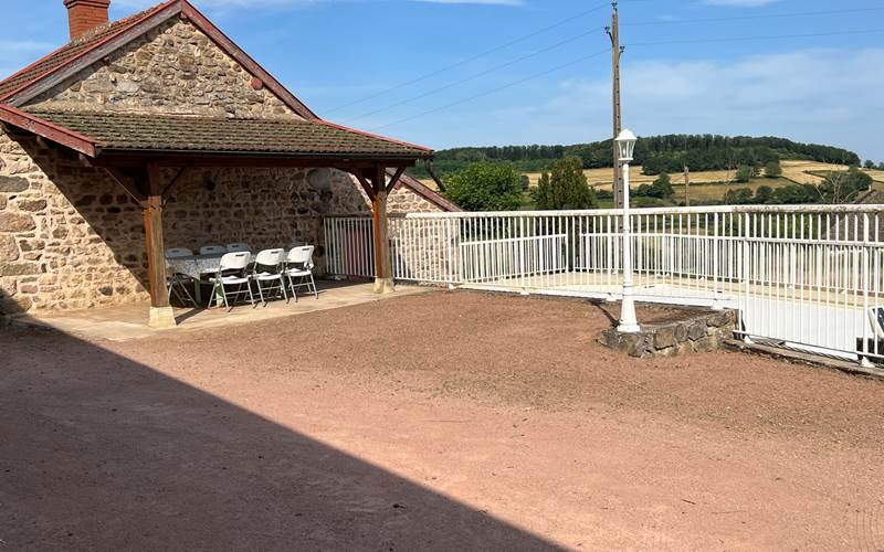 vue auvent et cour
