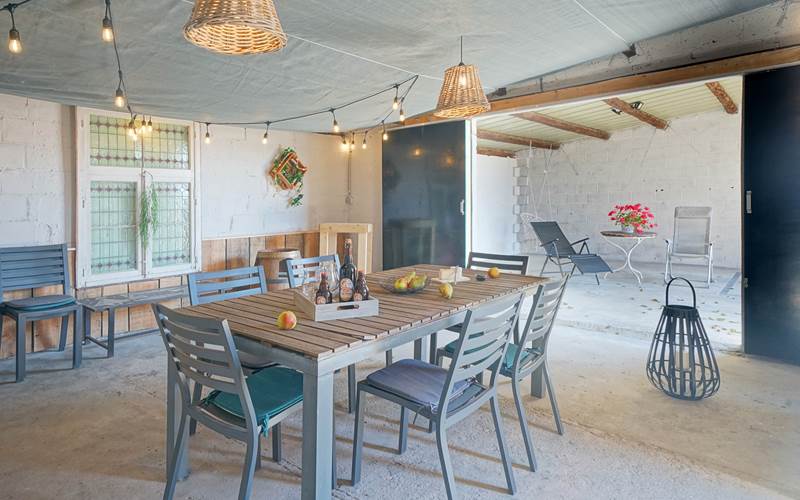 Terrasse couverte grand gîte