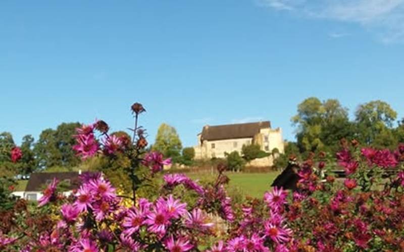 Vue du château depuis les jardins du musée Cécile Sabourdy