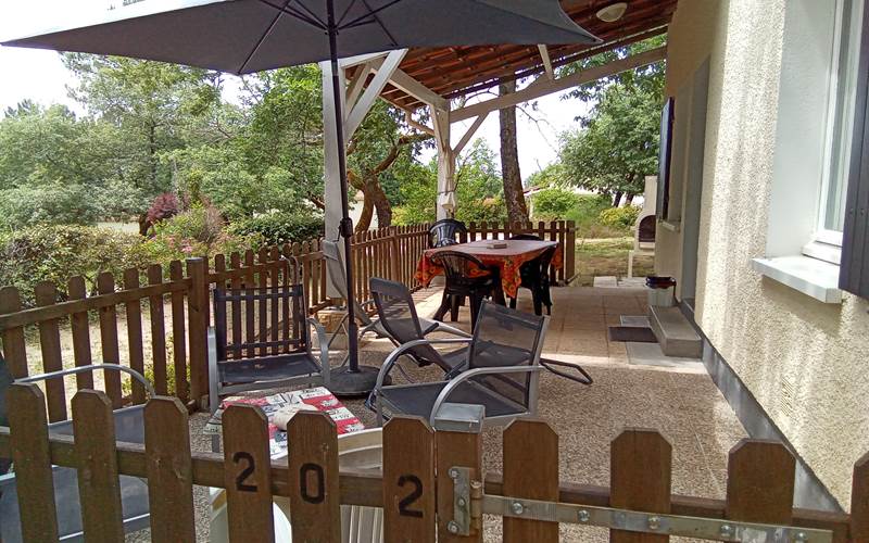 TERRASSE GITE CONFORT 202 ETANG VALLIER RESORT