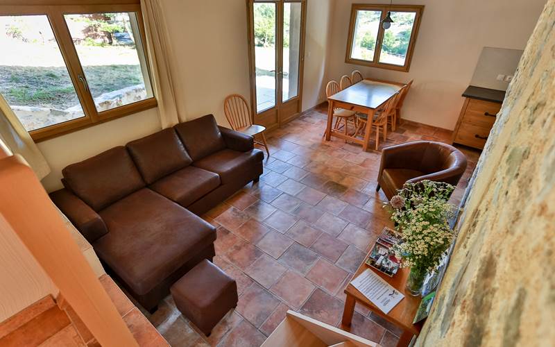 La pièce principale:  coin repas et coin séjour