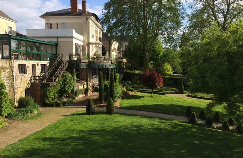 Location saisonnière-Maine et Loire-grande maison-villa-grand jardin