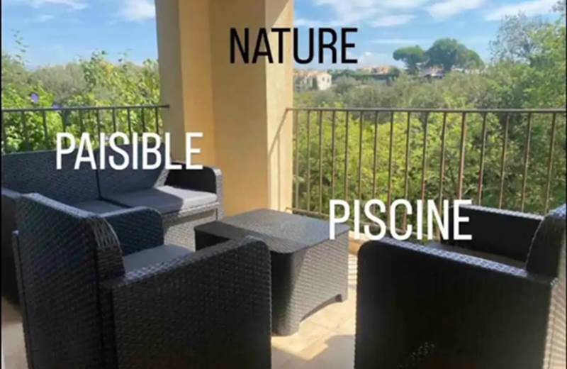 TERRASSE AVEC SALON DE JARDIN