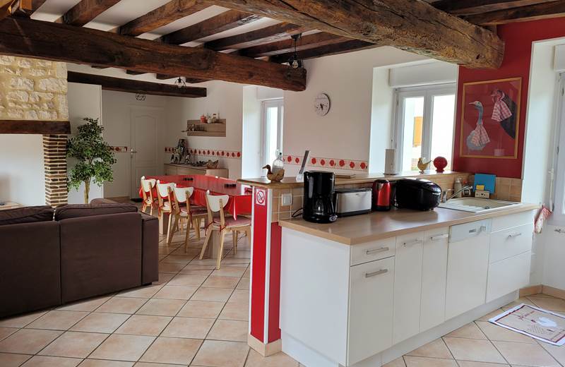 Cuisine ouverte avec salle à manger et salon pour partager de bons moments