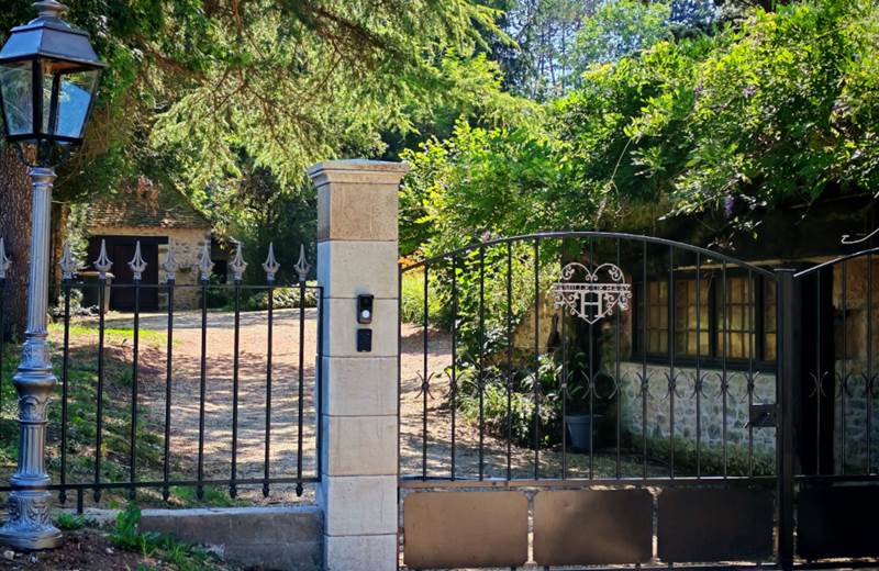 Bonfarto Locations main entrance