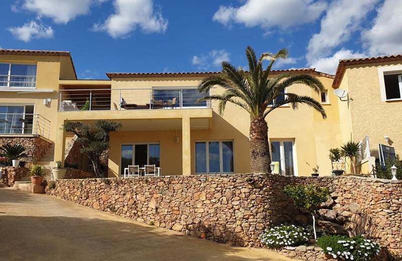 LES DEMEURES DE THAU - Havre de Paix dans Jardin Méditerranéen - Le Gîte