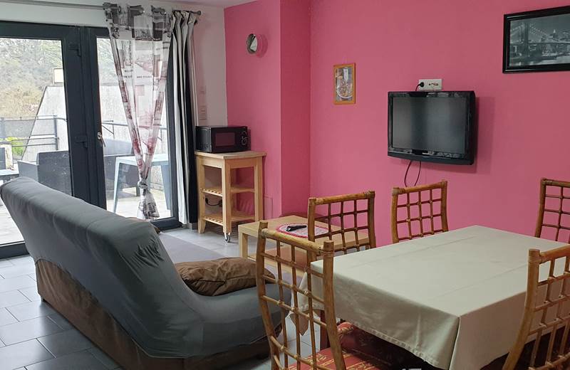 APPARTEMENT 1ER ÉTAGE AVEC TERRASSE 4+2 PERS