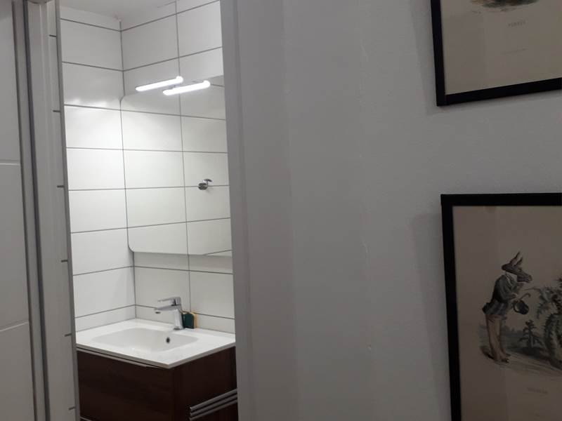 Cabinet de toilette de la chambre aux oiseaux