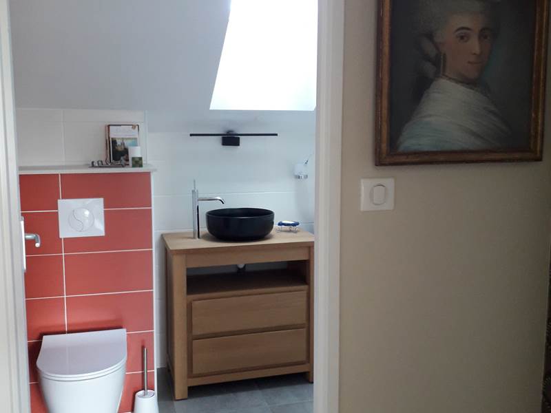Cabinet de toilette de la première chambre
