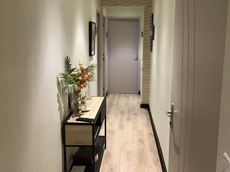 la sortie de votre chambre d'hôtes donnant sur le couloir
