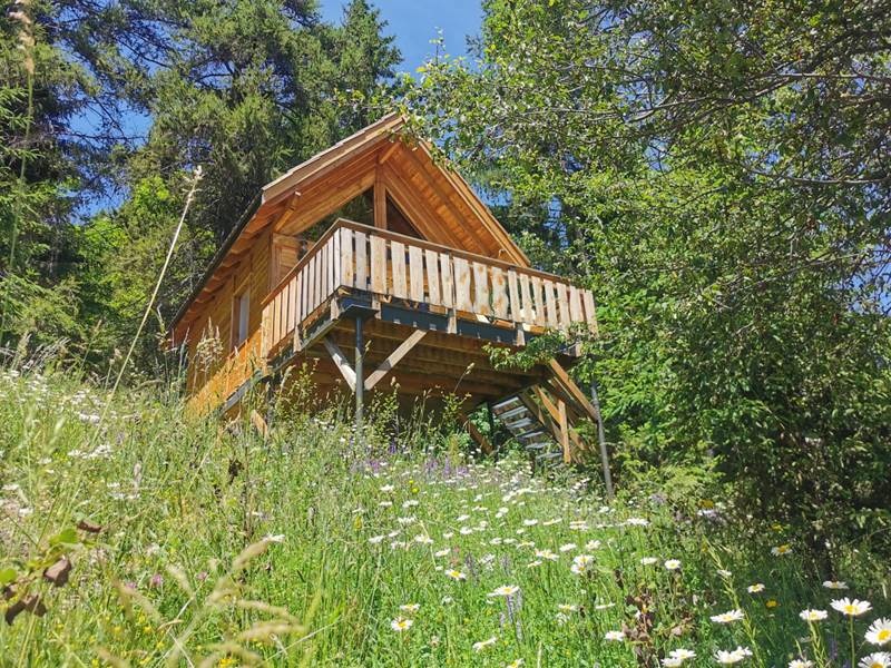 Cabanes de l'Esperluette. Cabanes Les Terres blanches. Vue de l'extérieur