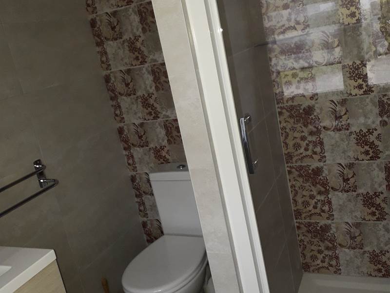 Cabinet de toilette de la chambre de la suite aux glycines