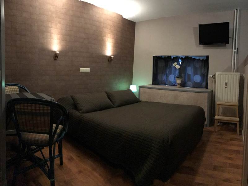 Vue panoramique de cette chambre 4 Double pour bien se rendre compte de sa description mais pas de sa dimension.