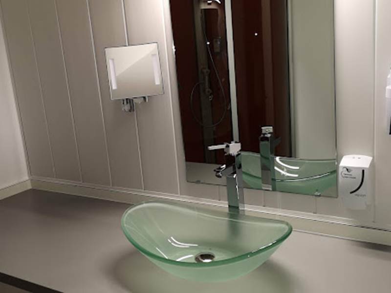 HÔTEL-RESTAURANT-LE-CHEVAL-BLANC-Chambre-quadruple-lavabo