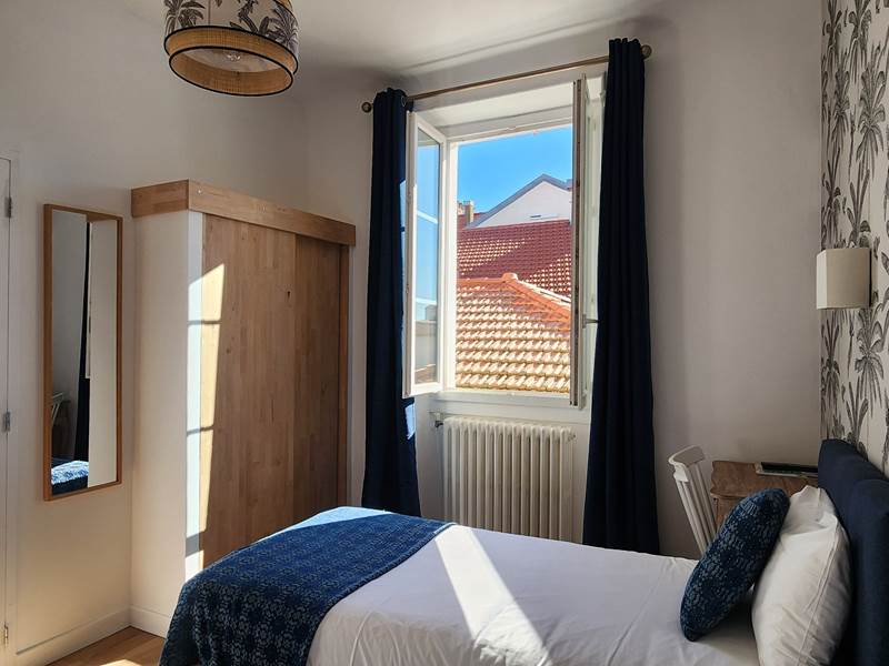 Chambre lits jumeaux au cœur de Biarritz