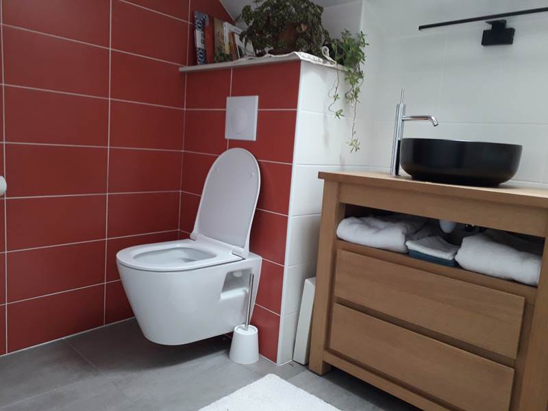 Cabinet de toilette de la première chambre du gîte