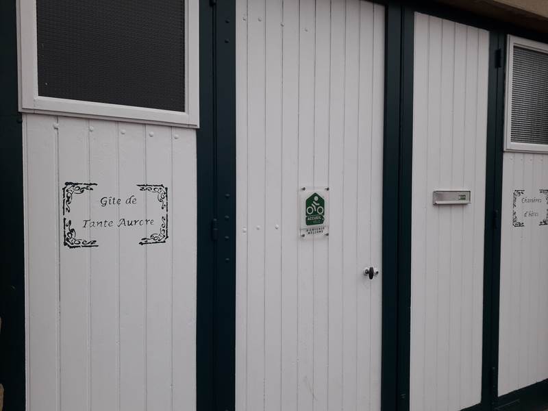 Porte d'entrée du garage à vélo