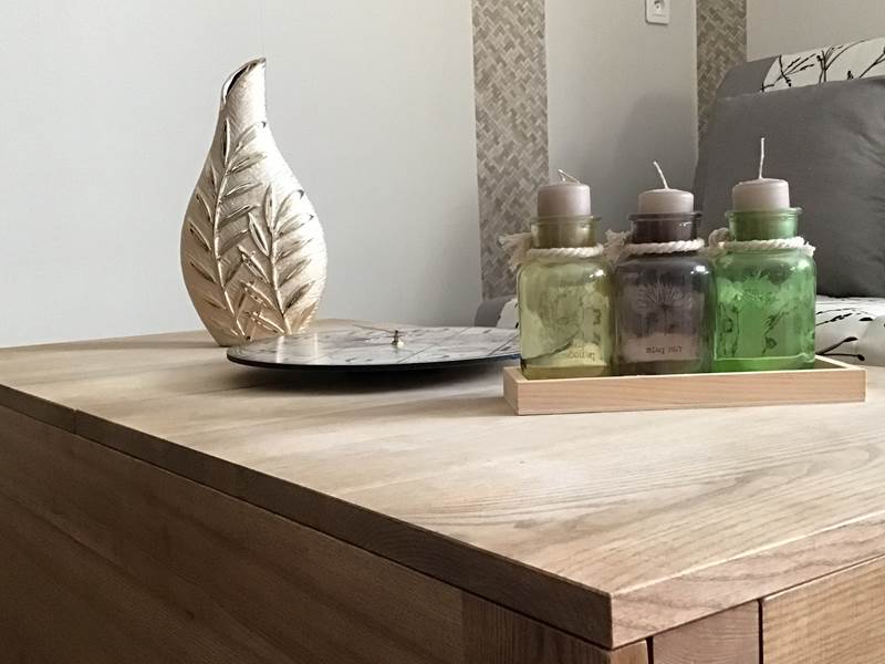 Table en pin brut du salon