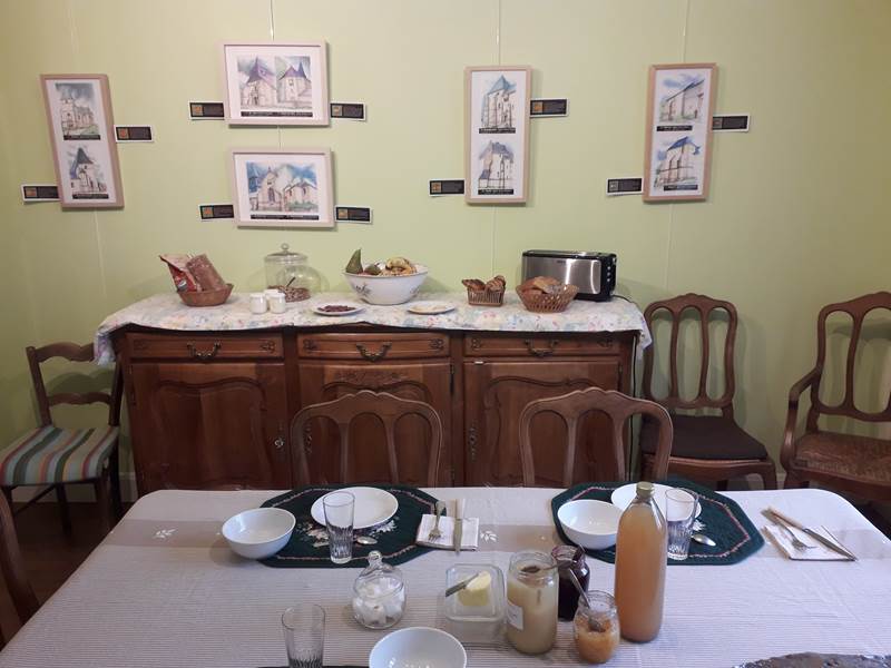 Petit déjeuner dans la salle commune