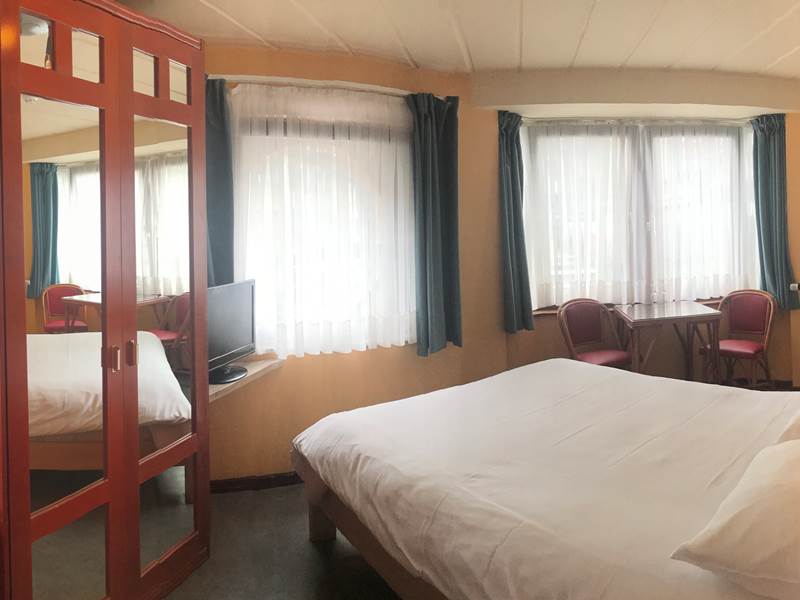 Vue panoramique de la chambre 11 Twin ou Double pour bien se rendre compte de sa description mais pas de sa dimension.  Ici la Chambre 11 en Double.