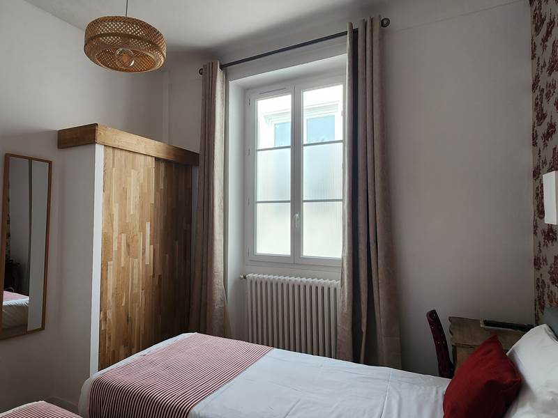 Chambre lits jumeaux au cœur de Biarritz
