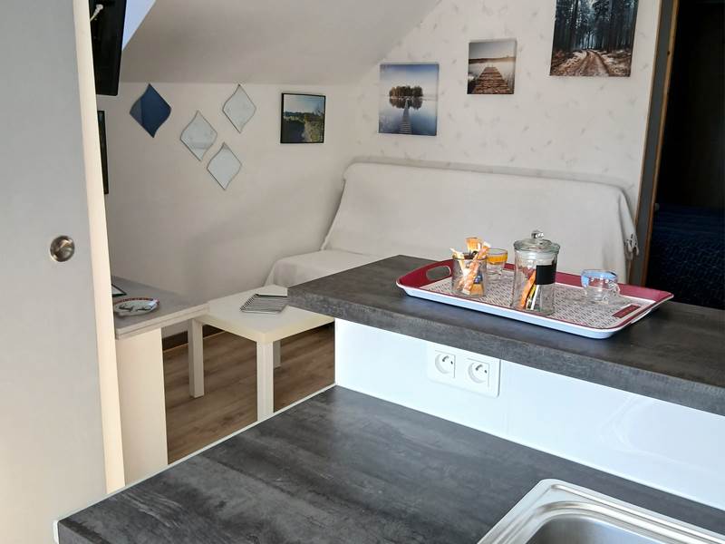 vue de la cuisine vers le salon