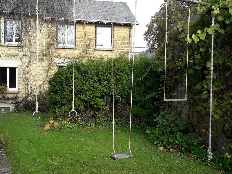 Jardin de la propriété avec son portique