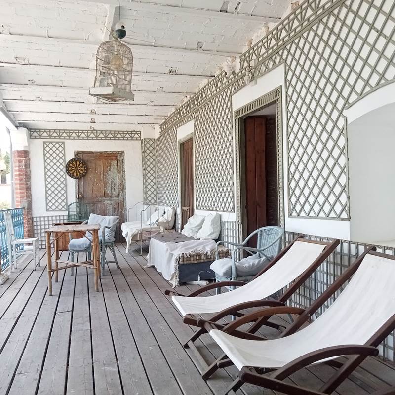 Le Mas Palegry chambres d'hôtes Perpignan - La terrasse exposée sud avec ses croisillons