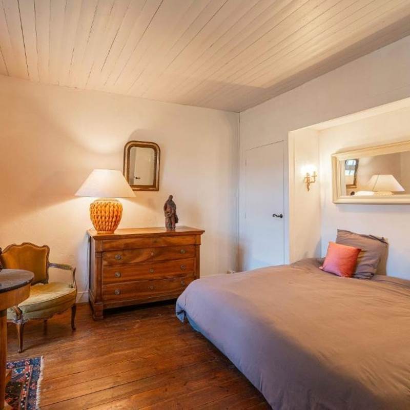 chambre-lit-queen-size-charente-maritime
