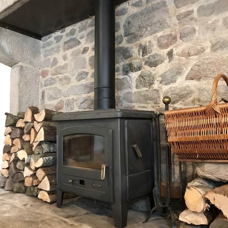 Poêle à bois - Gîtes Vassivière Le Fer A Cheval