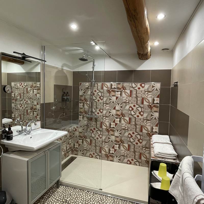 chambre julien salle de bain