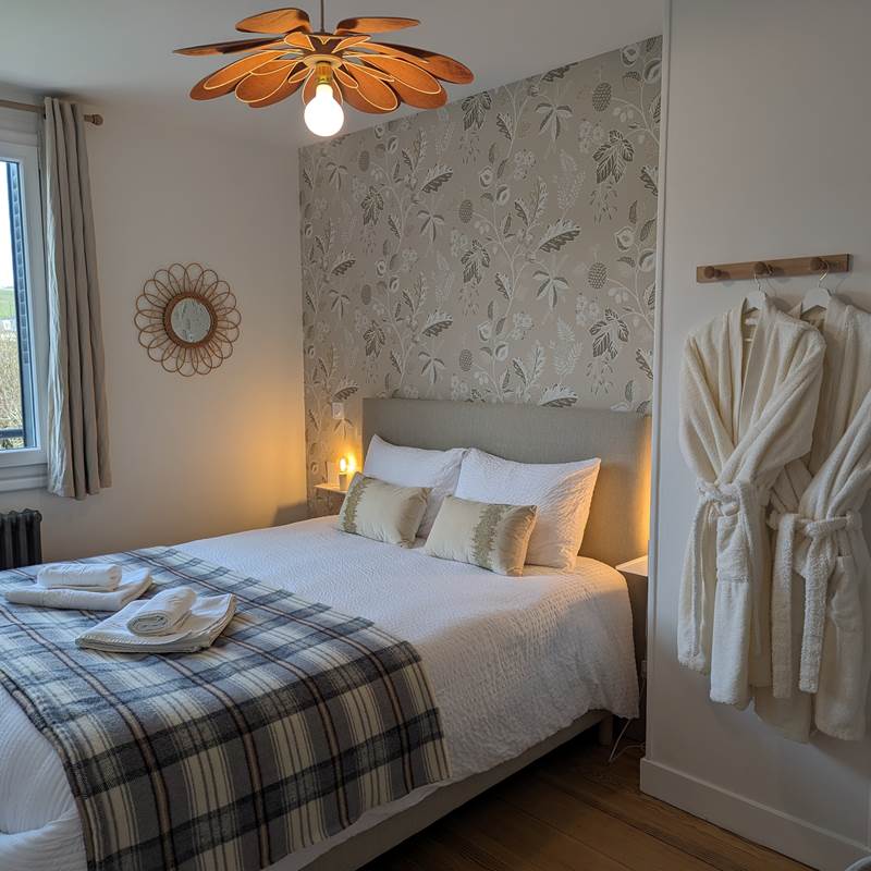 Chambre avec lit queen size gîte de charme Epernay-presta