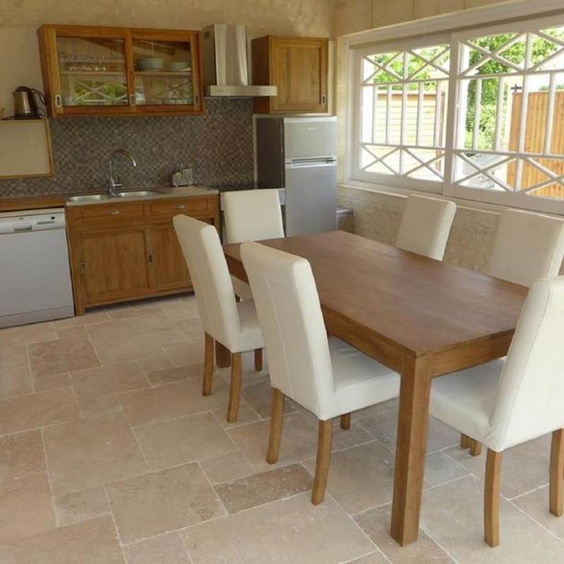 les-Doucins-et-Spa-Gîte-6-personnes-cuisine