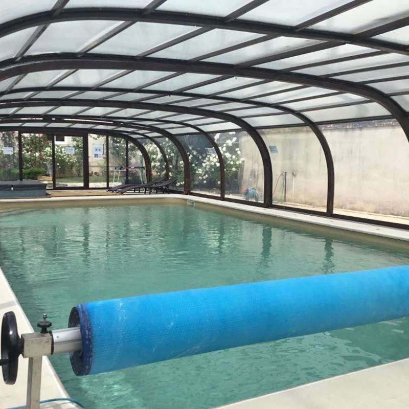 Piscine couverte chauffée, liner changé en 2025