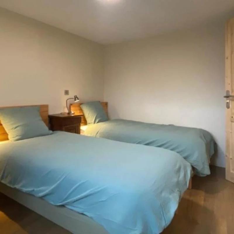 chambre sous les toits avec vue  lit double chambre montagne  chambre familiale deux lits simples