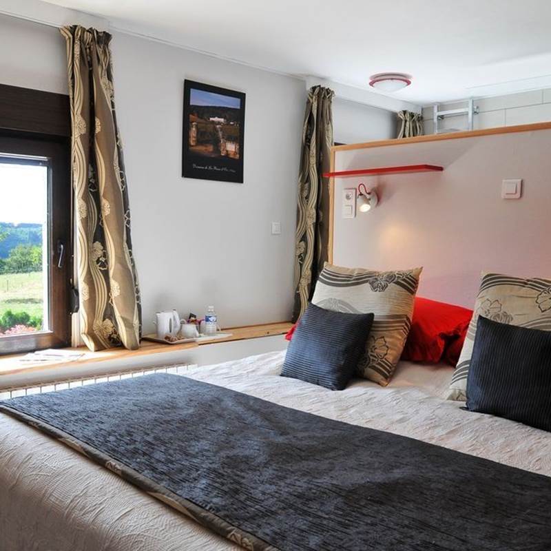 chambre la Pousse d'Or avec vue sur la nature Le Ranch des Lacs