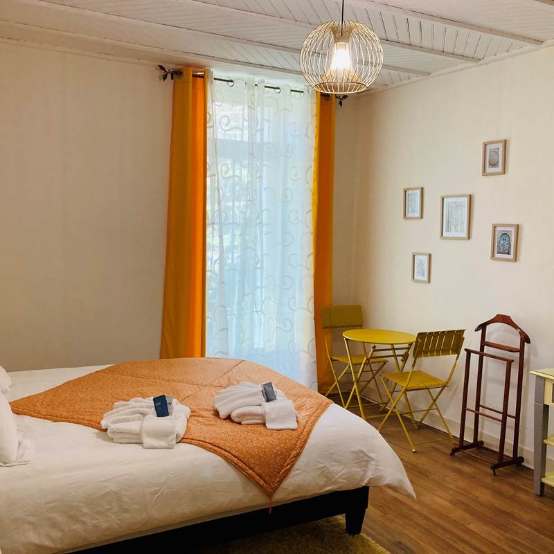 La chambre avec sa sortie sur jardin-special-offer