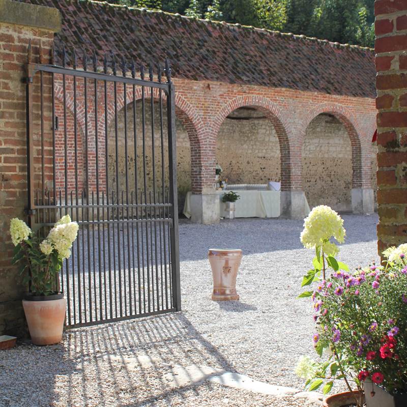 Entrée dépendances du château