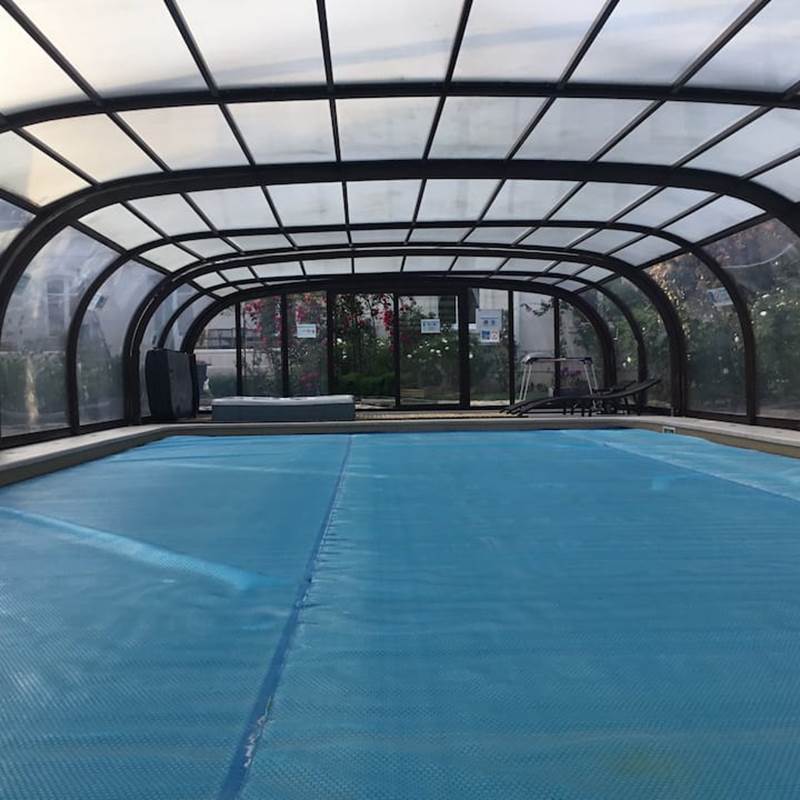 Piscine chauffée et bâche