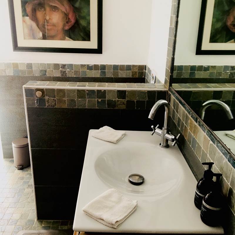 salle de bain avec douchge a l italienne