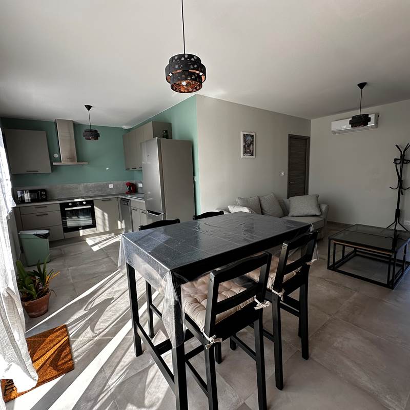 Logement 3 Evasion LE MAINE LOREVA CONSTANT vue salon cuisine repas